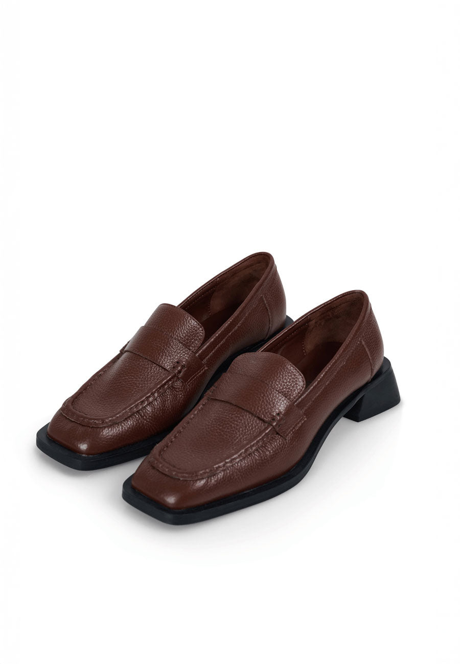 Commonplace Essentials Chelsea Loafer Brown Leather