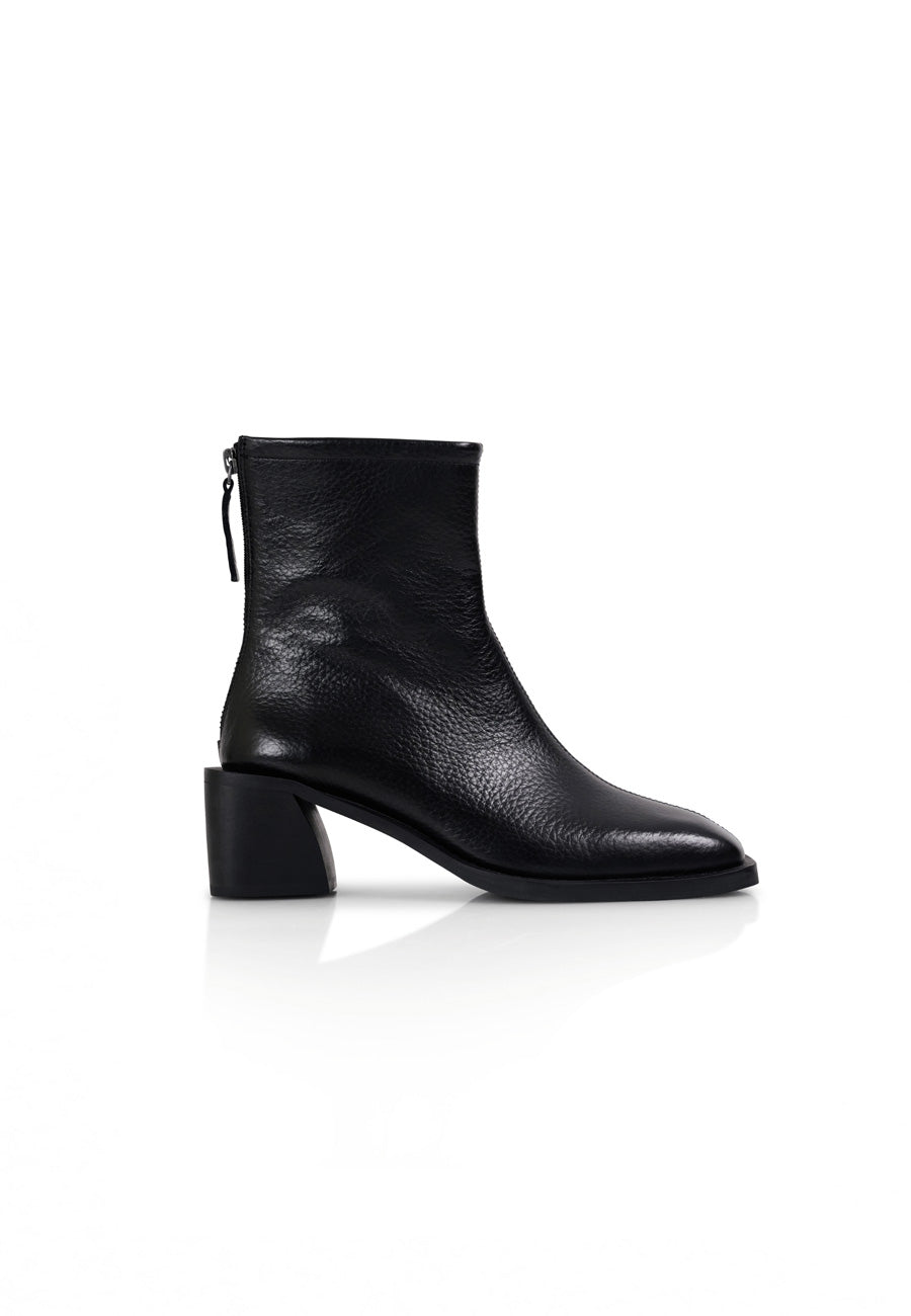 Commonplace Essentials Brooklyn Square Toe Boot Black