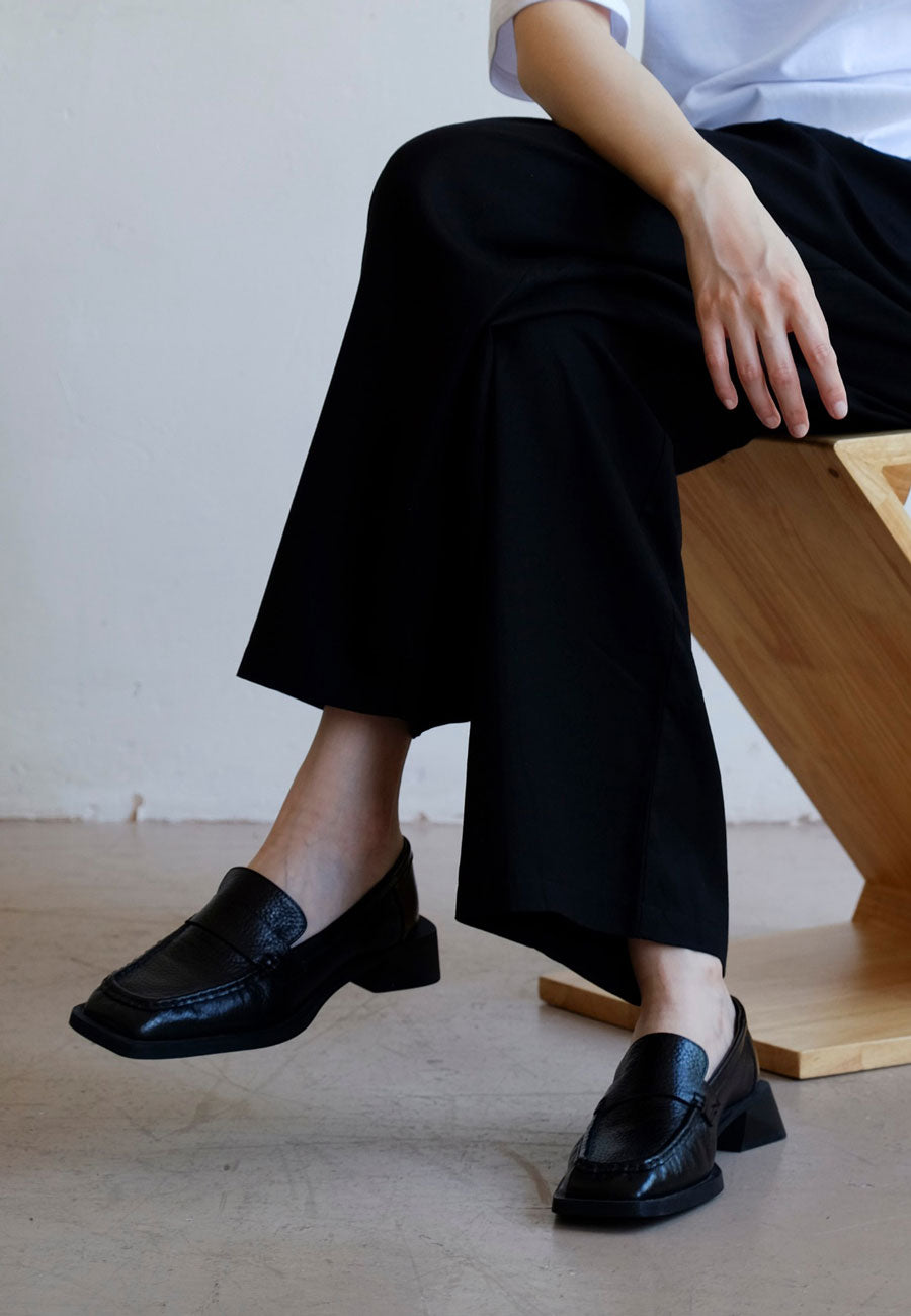 Commonplace Essentials Chelsea Loafer Black Leather