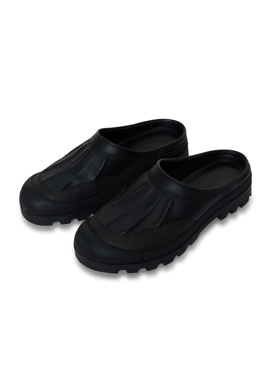 Commonplace Essentials Gardeners Clog Black