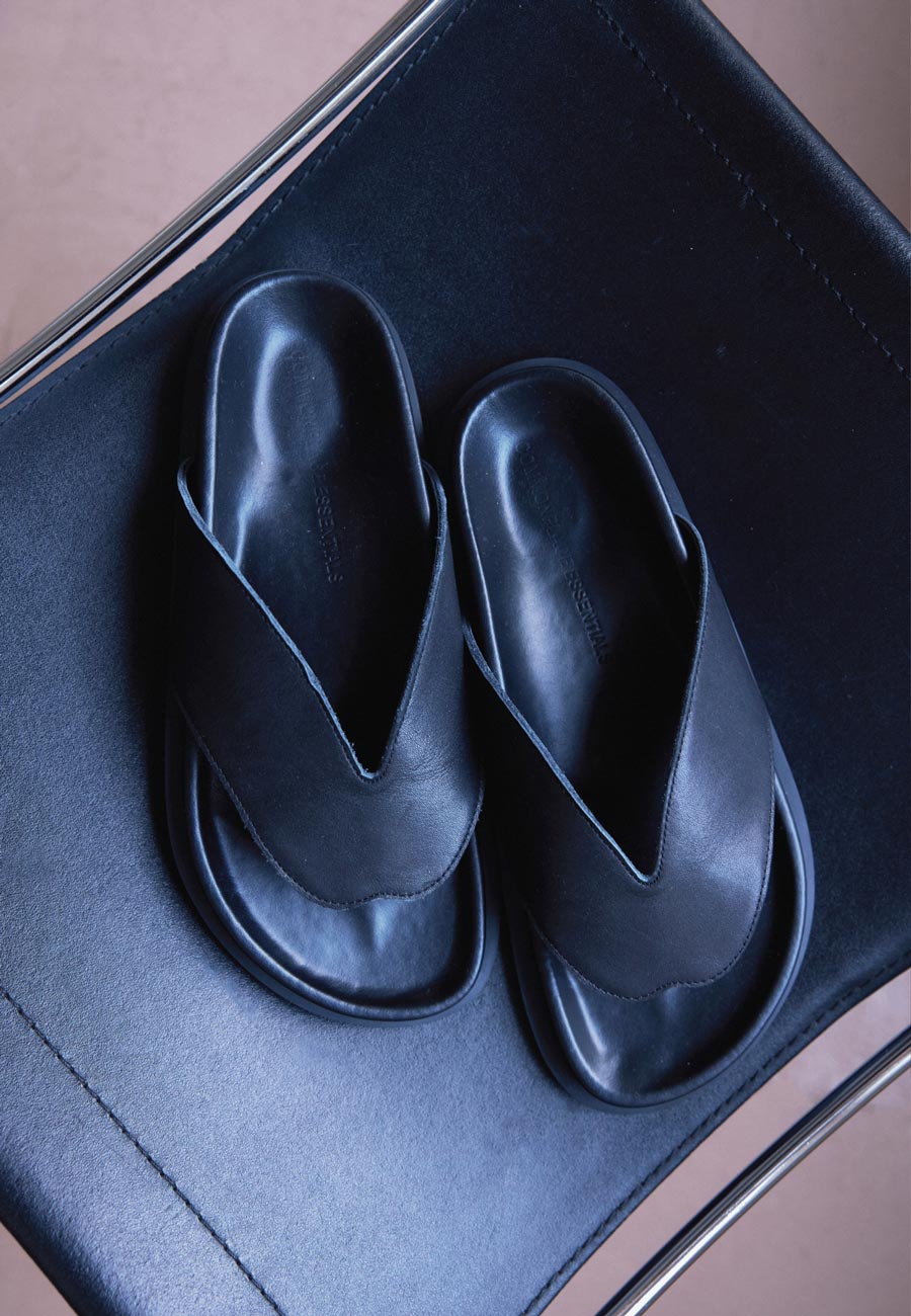 Commonplace Essentials Jean Jandal Black